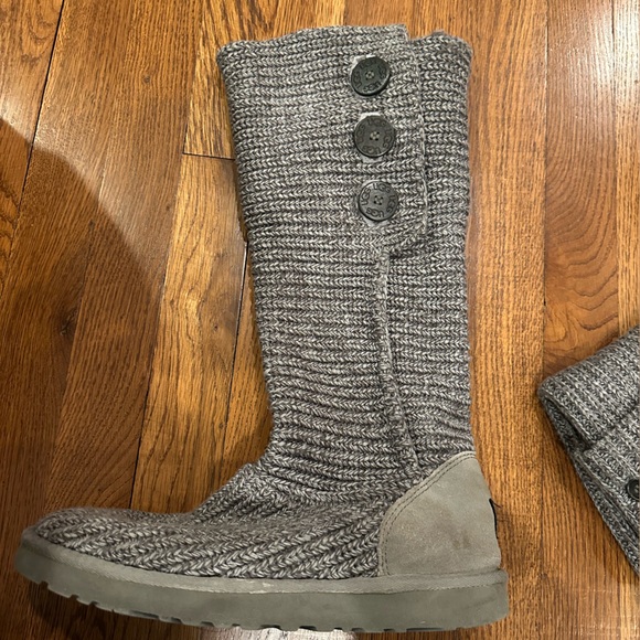 UGG Women's Classic
Cardy Knit Boots Sz. 10 in Gray (RARELY USED) - Picture 2 of 4